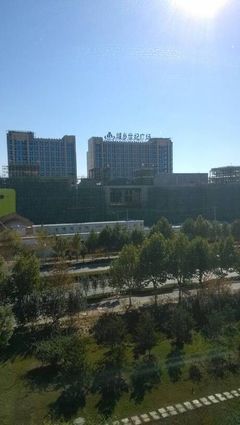 現(xiàn)征集購物中心八字標(biāo)語&hellip; 北京城鄉(xiāng)世紀(jì)廣場,北京城鄉(xiāng)貿(mào)易中心股份子公司.